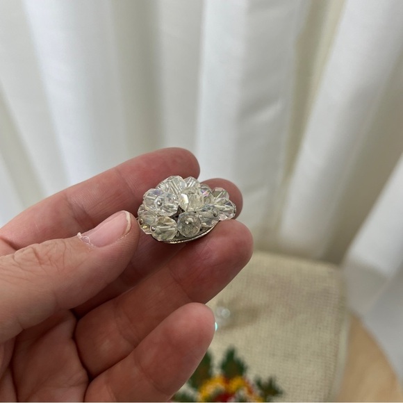 Vintage iridescent beaded clip on earrings - Picture 7 of 9